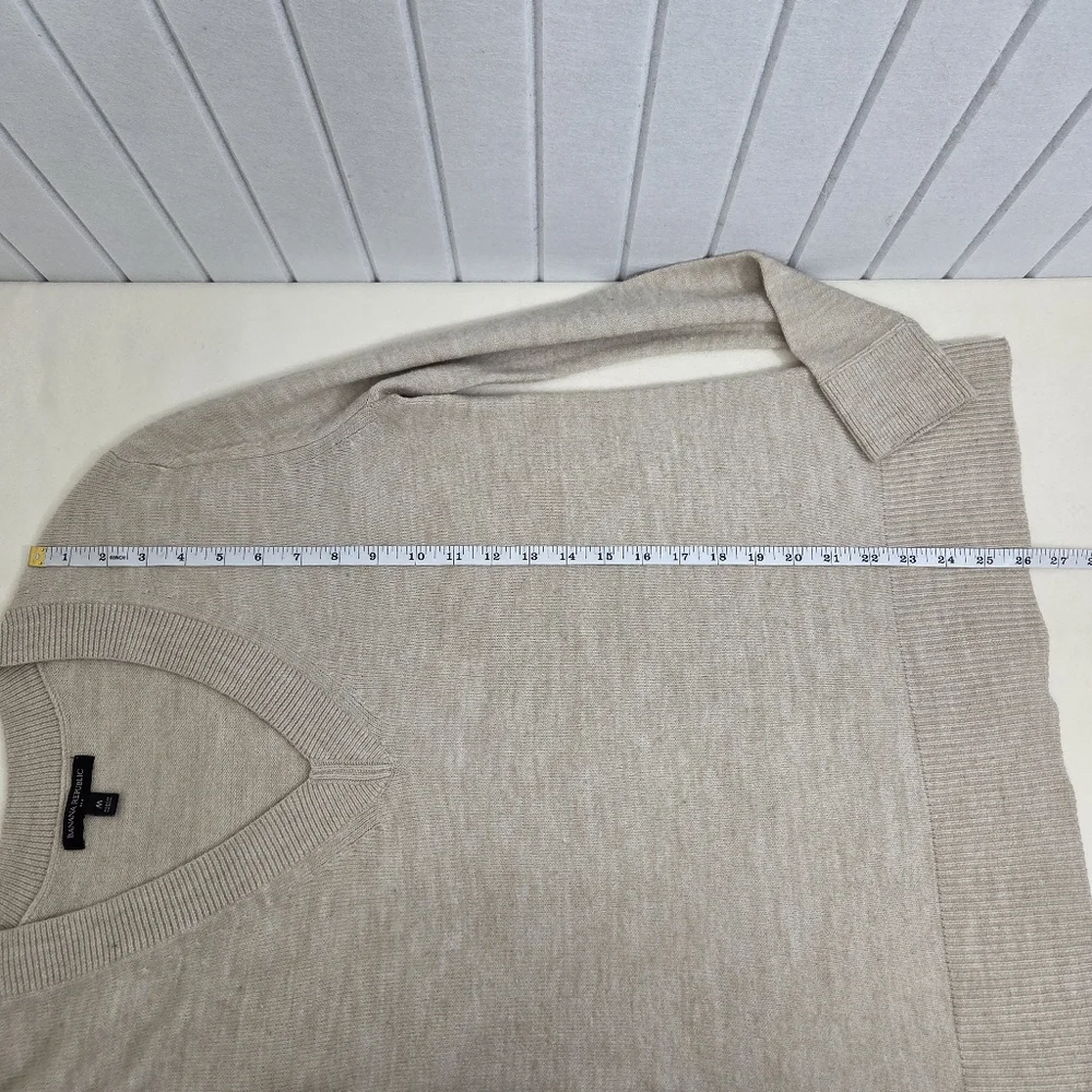 Banana Republic chic neck
